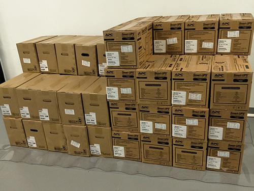60臺施耐德UPS交貨